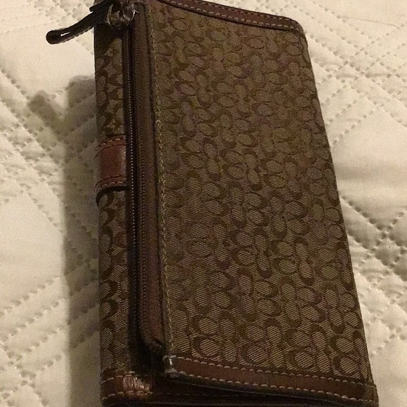 Vintage Coach Monogram Wallet with Silver Buckle - Picture 5 of 7